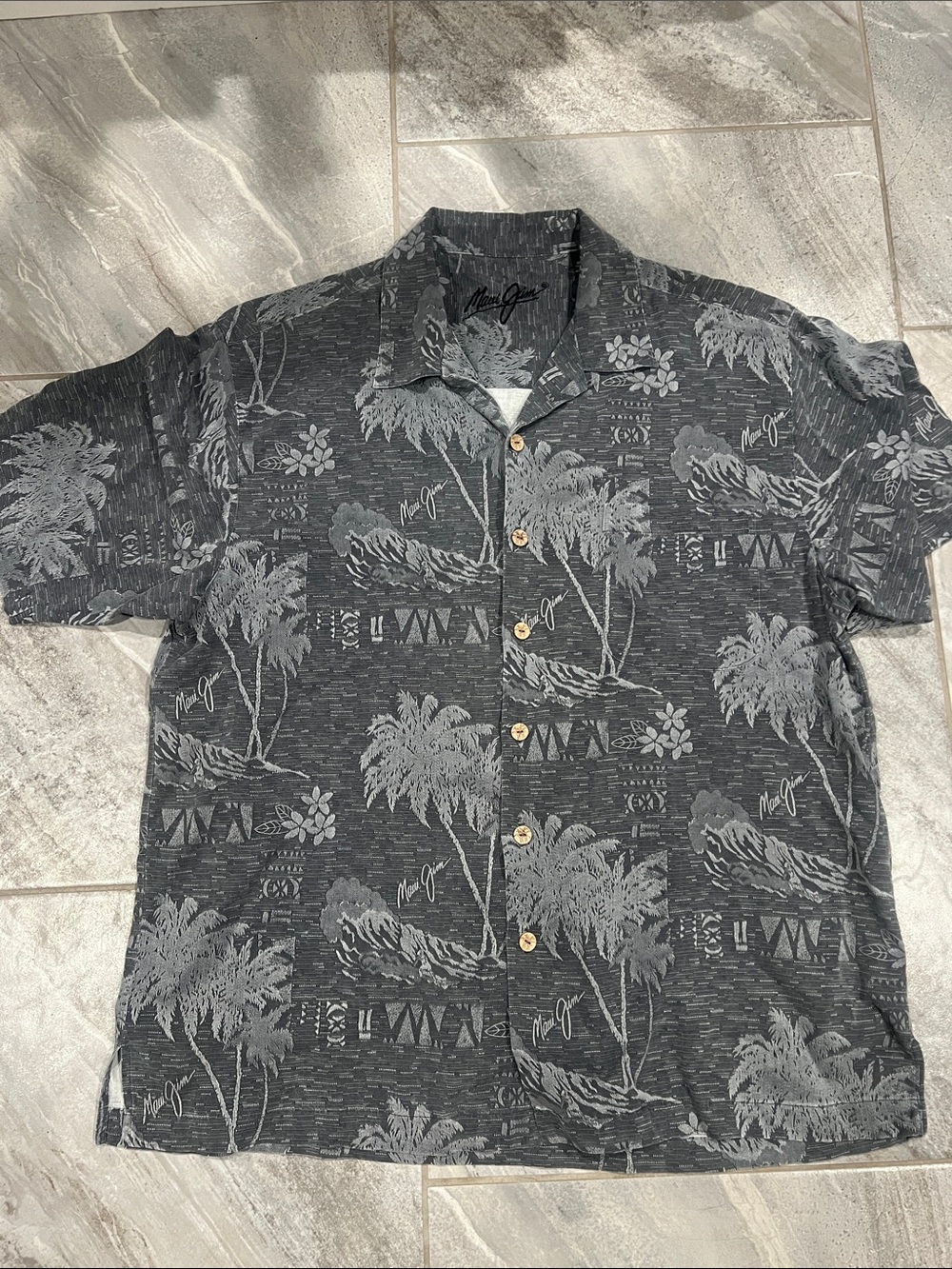 Maui Jim Charcoal Gray Tropical Print Short-Sleeve Button-Down 100% silk